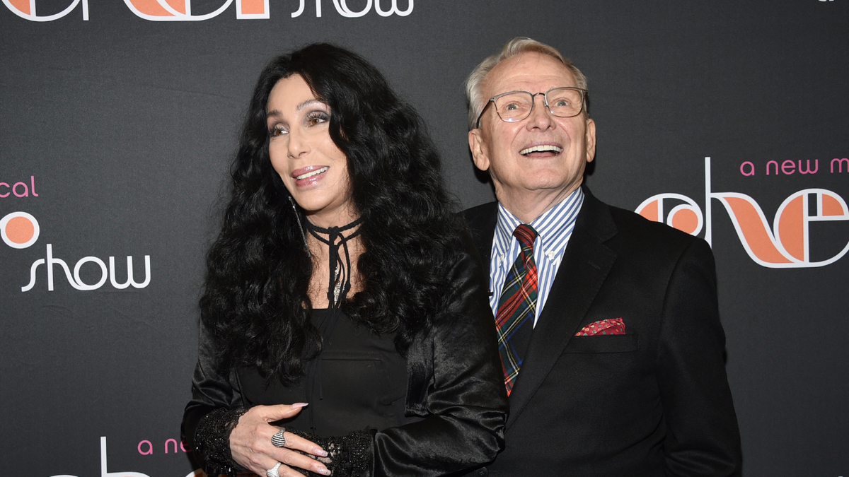 Fashion and costume designer Bob Mackie, who made stars sparkle, dies at 87