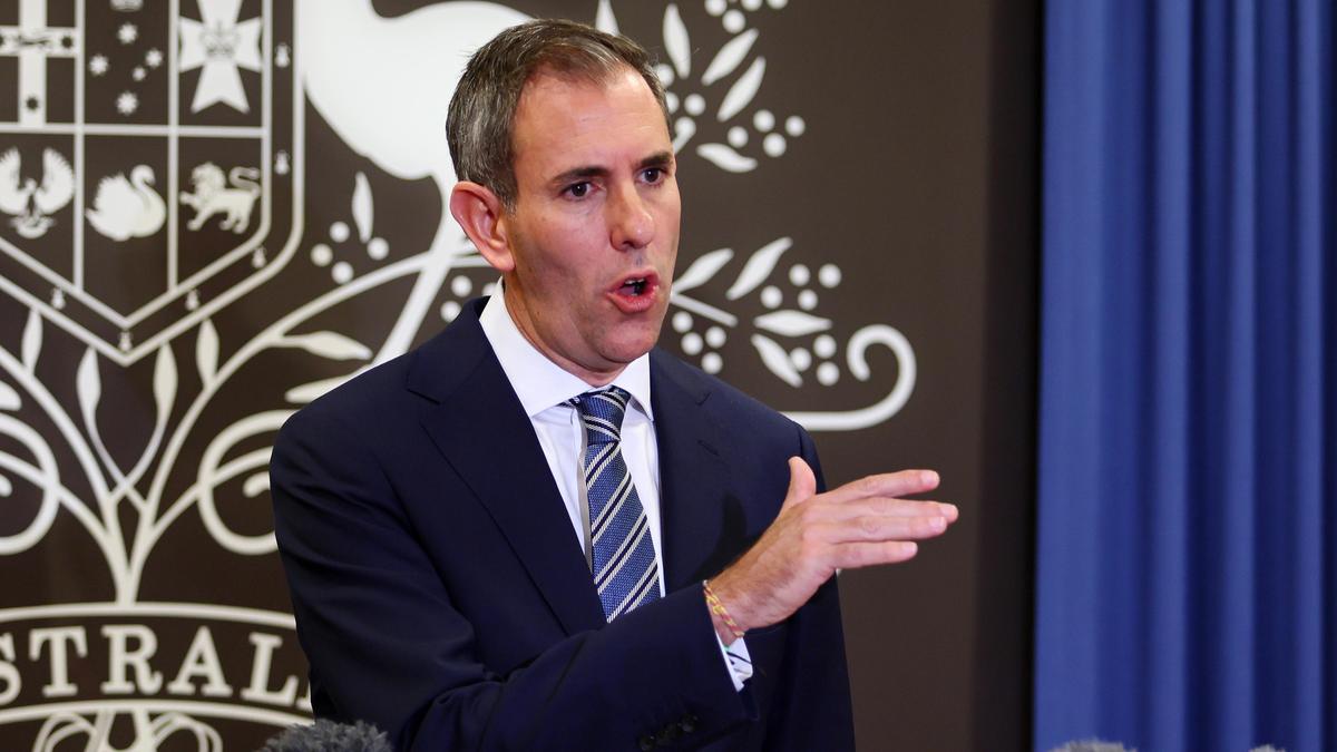 Federal Government at odds with major banks over property outlook amid price slump