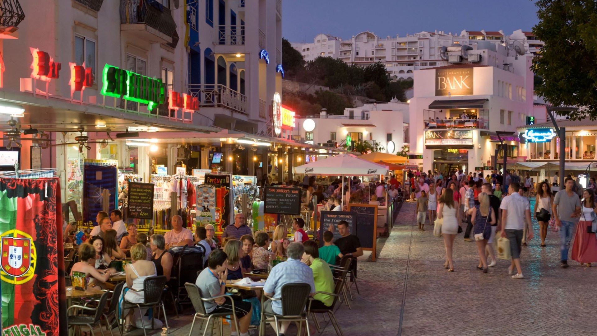 Female British tourist, 34, ‘stabbed to death in hotel corridor’ at Portugal holiday hotspot as man, also 34, arrested