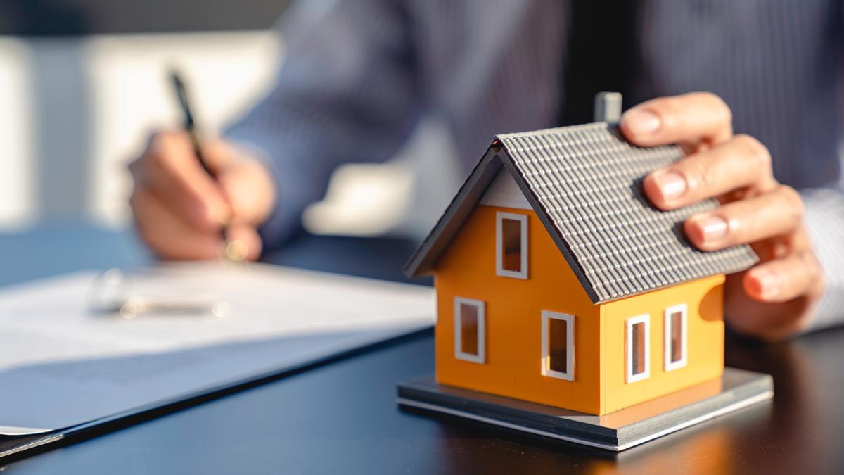 First-homebuyer mortgage applications plunge by 20pc in a year in worst drop since 2022 as new home sales fall
