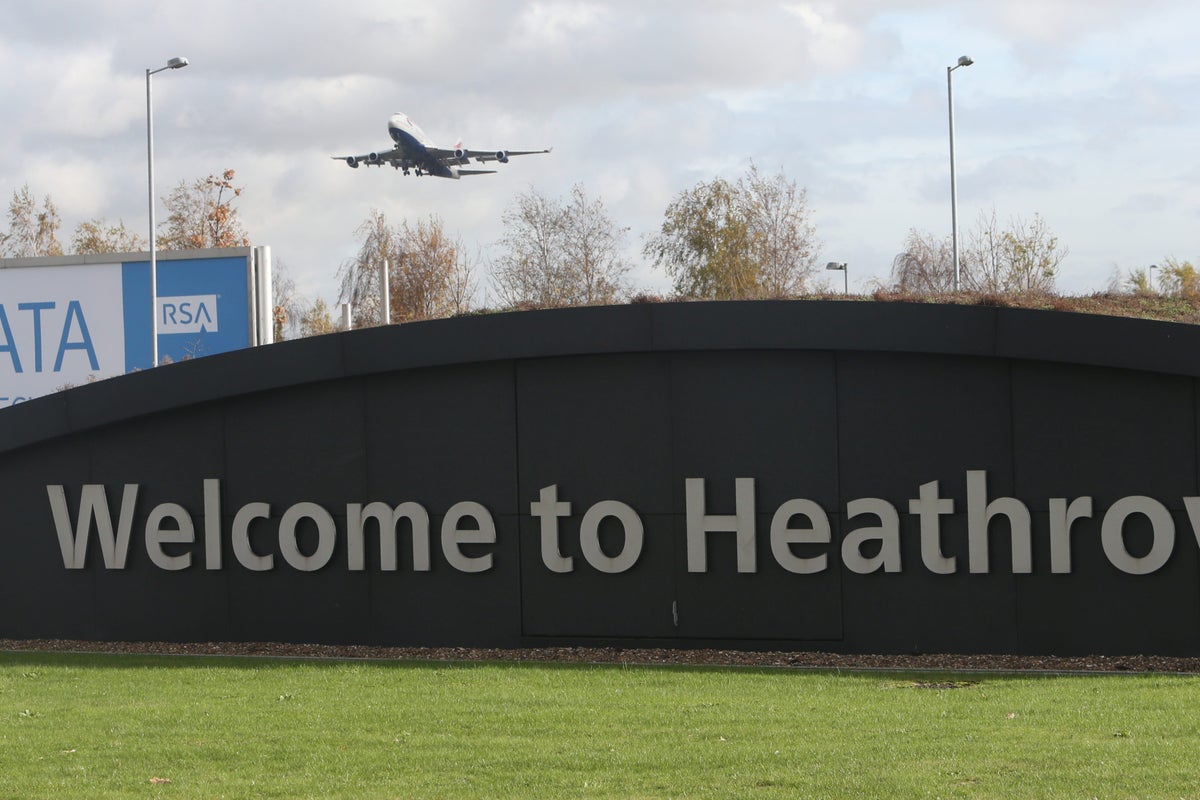 Flights grounded at UK airports including Heathrow due to air traffic control glitch