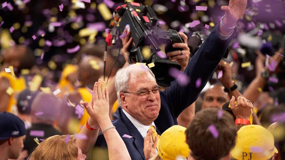 Former Lakers coach Phil Jackson to be honored with statue at famed Star Plaza, team says