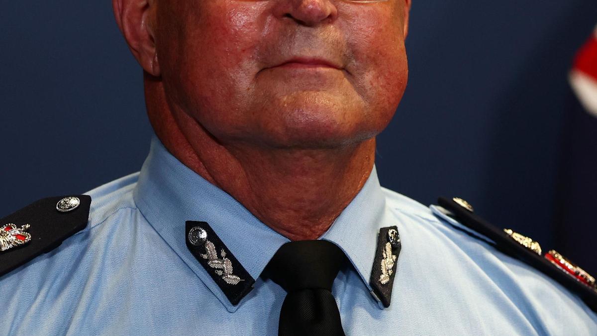 Former Queensland Police Commissioner Steve Gollschewski dies following ‘courageous battle’ with cancer