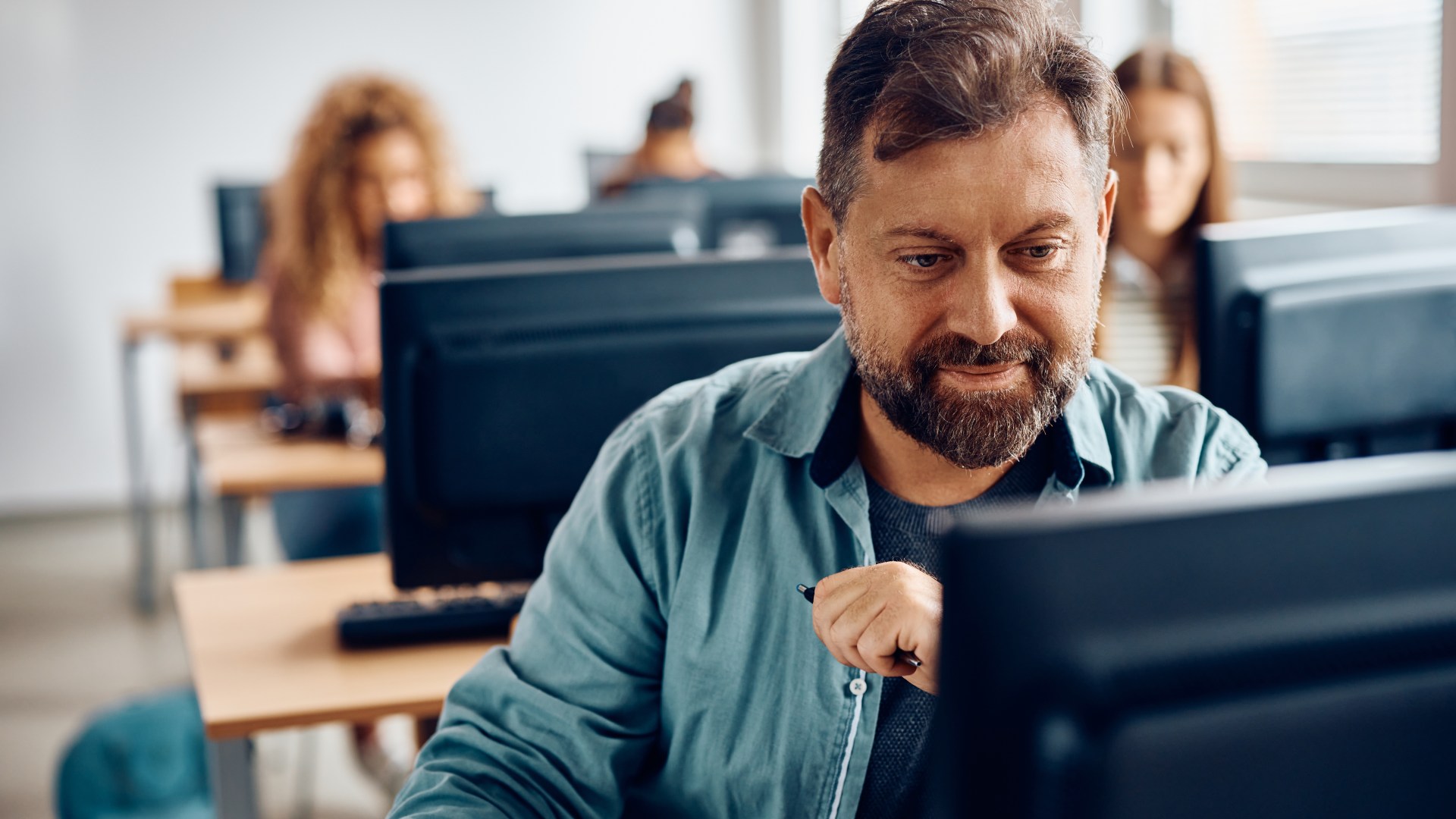Four budget-friendly ways to learn a new skill so you can boost your earnings