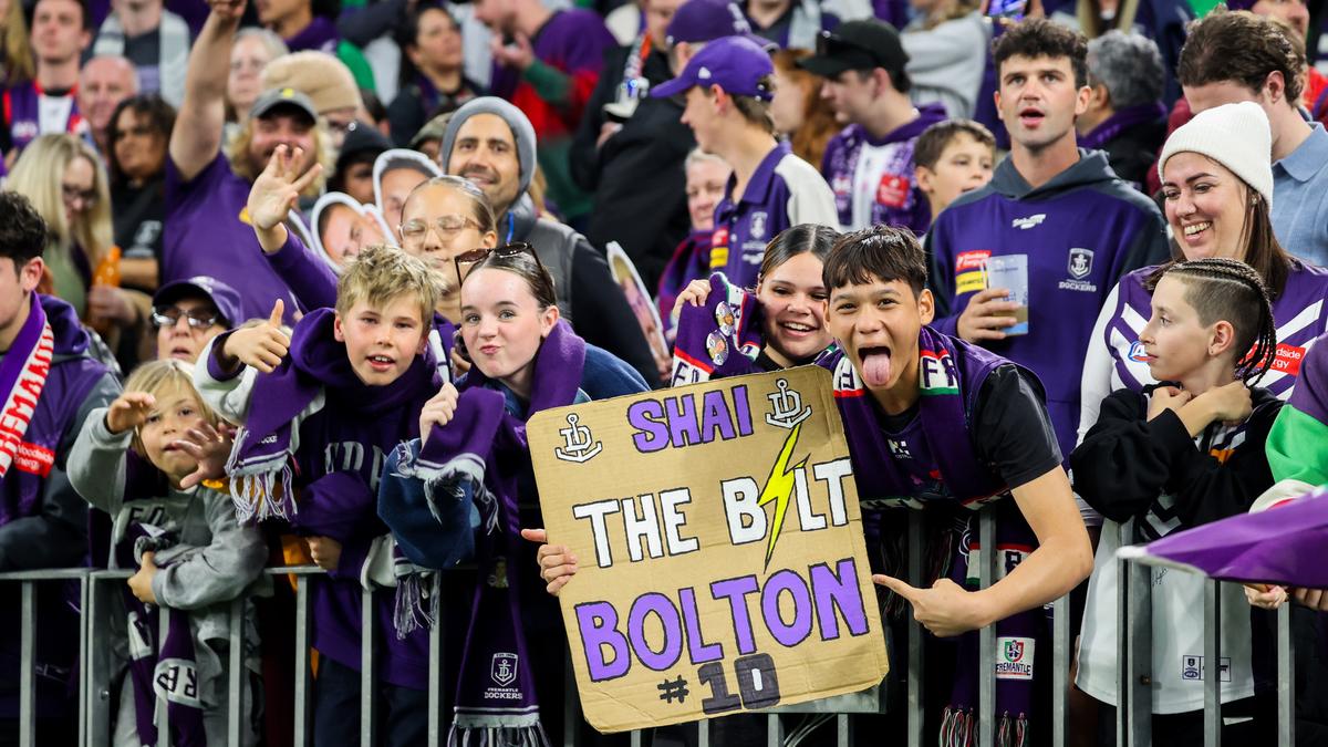 Fremantle coach Justin Longmuir says the Dockers need to give Dockers fans something to cheer about in final