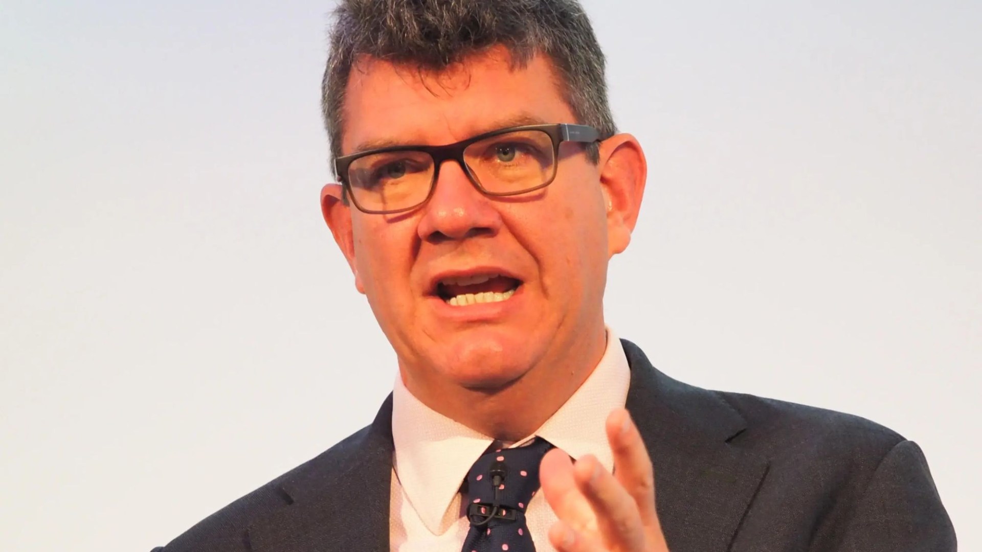 Fury as UK’s air traffic control boss pocketed up to £900k in bonuses just months before meltdown axed 1,000 flights
