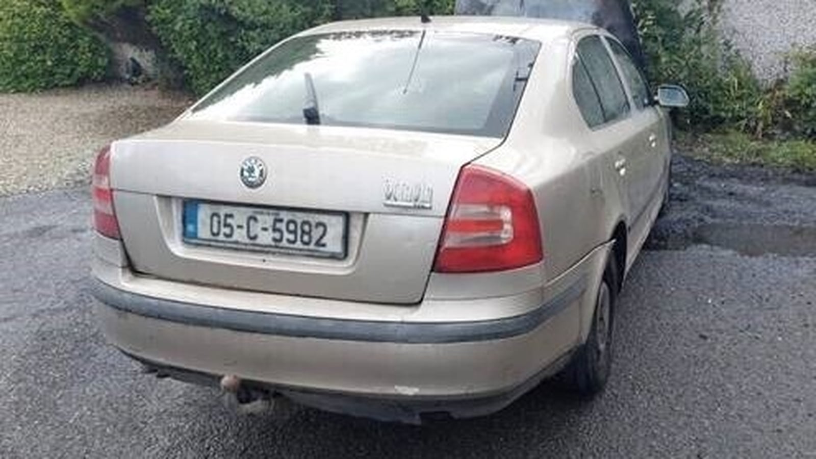 Gardaí looking for car occupants after Clare hit-and-run