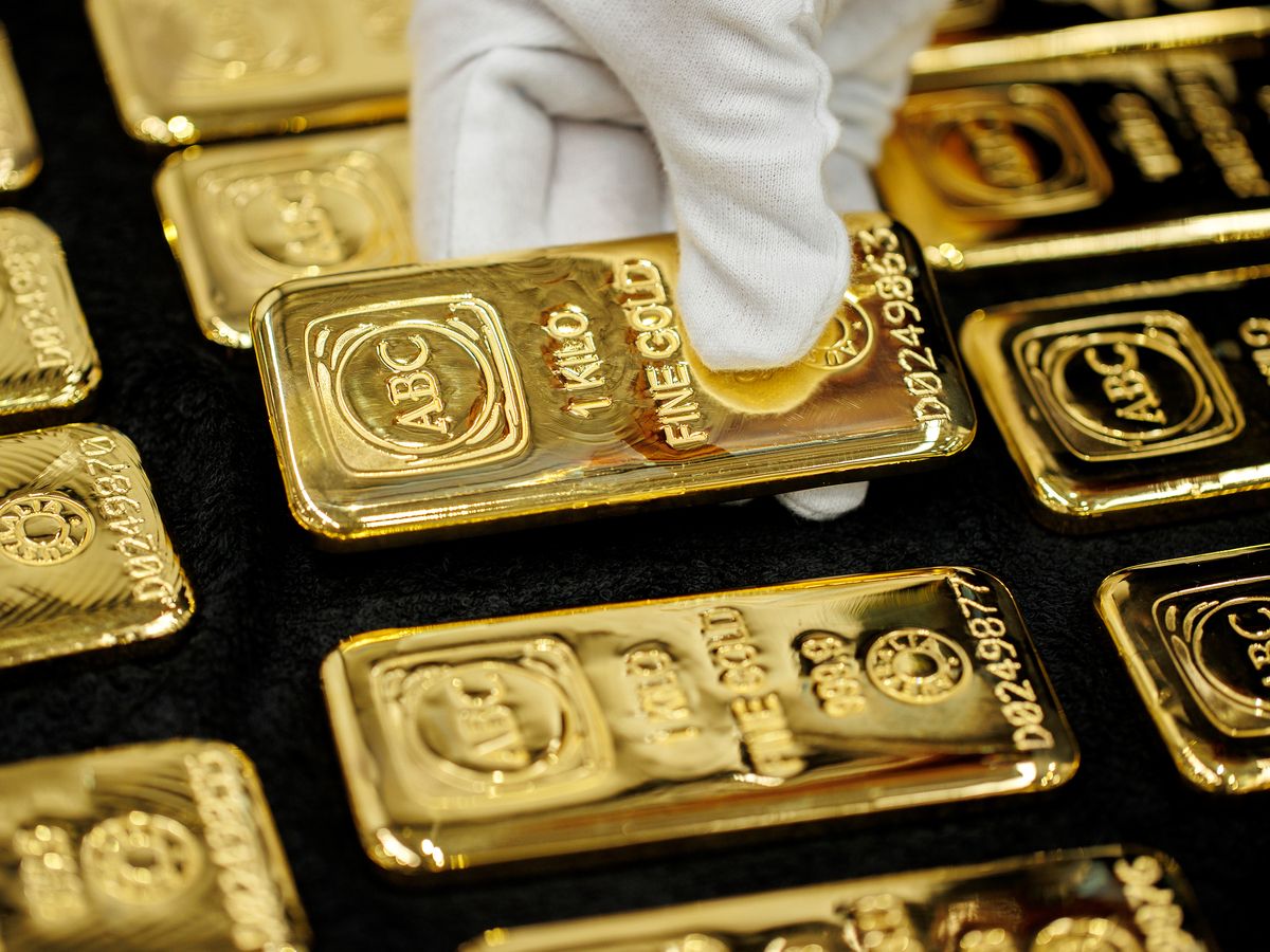 Gold approaches two-week low on rising yields, Fed hike bets