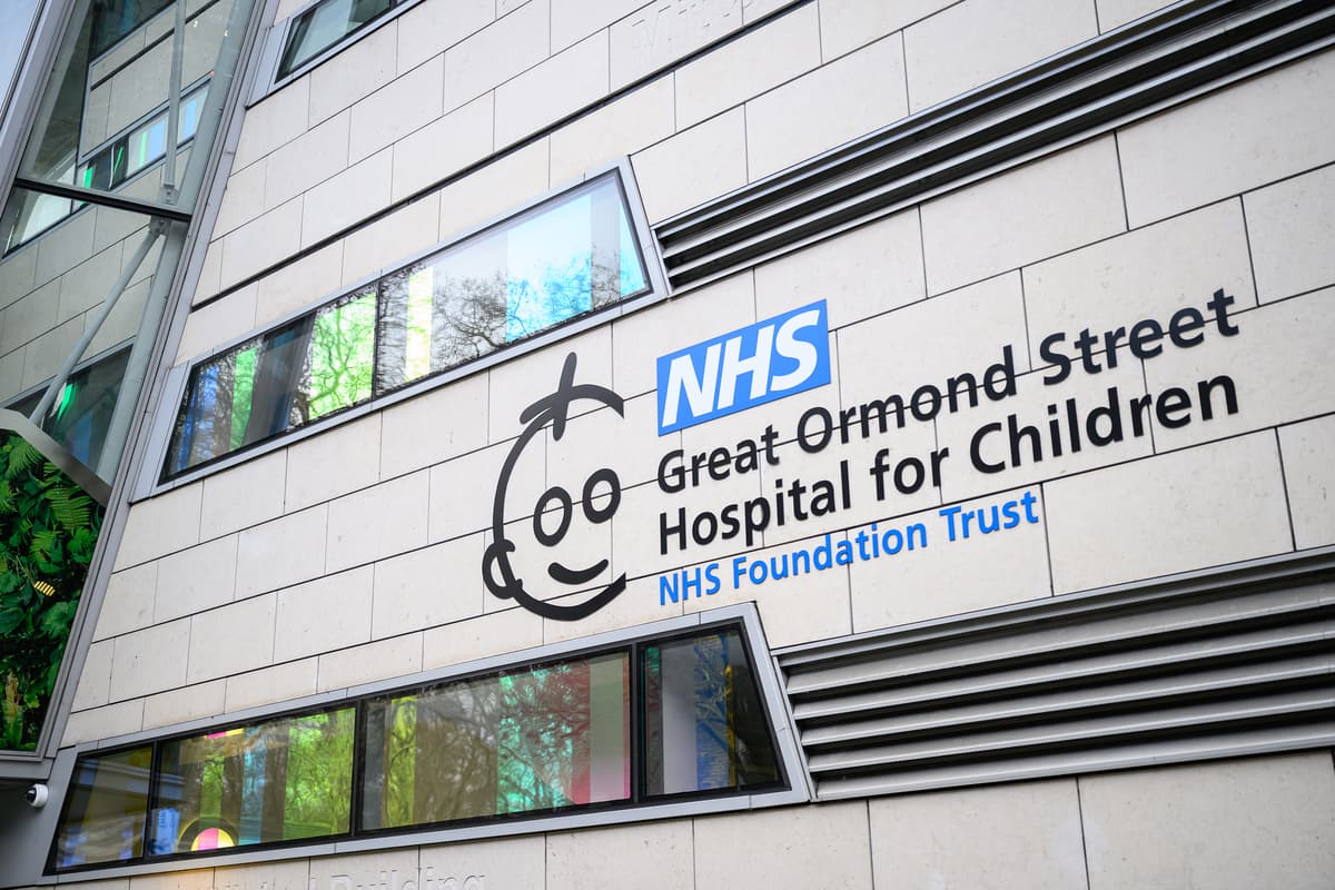 Great Ormond Street hospital ‘falling apart’ as power cut halts children's surgery