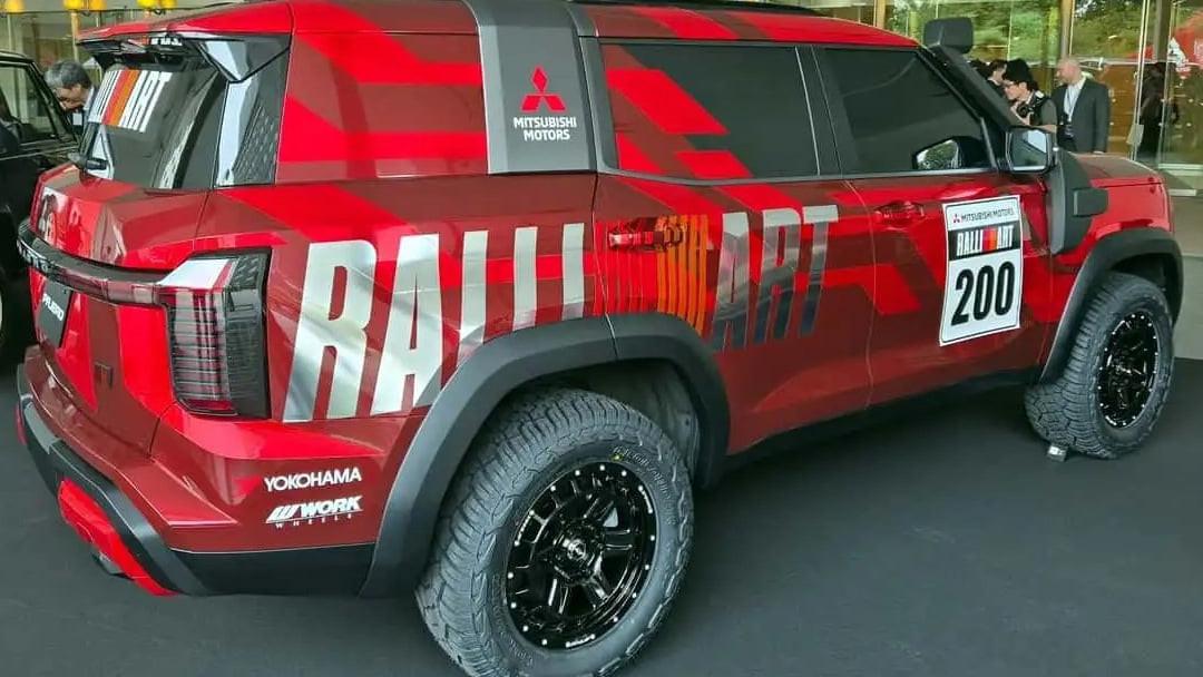 Hardcore Mitsubishi Pajero Ralliart under study