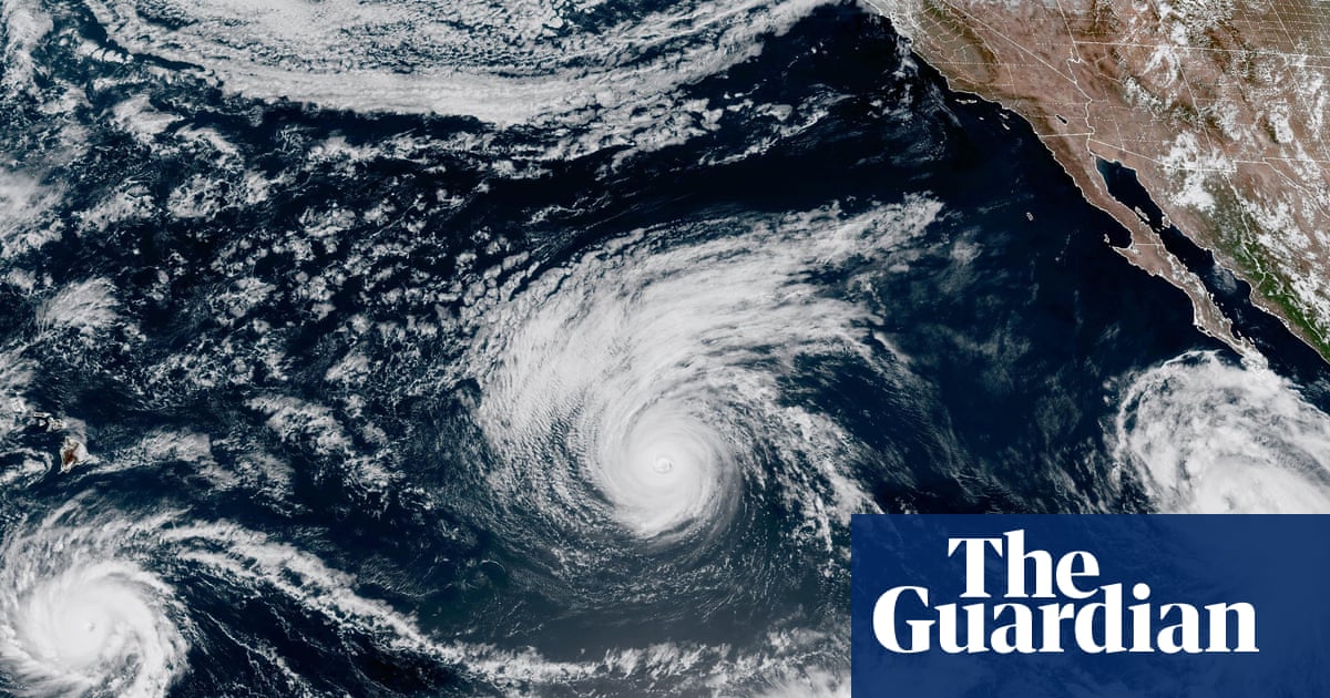Hawaii declares state of emergency as Hurricane Lowell approaches islands
