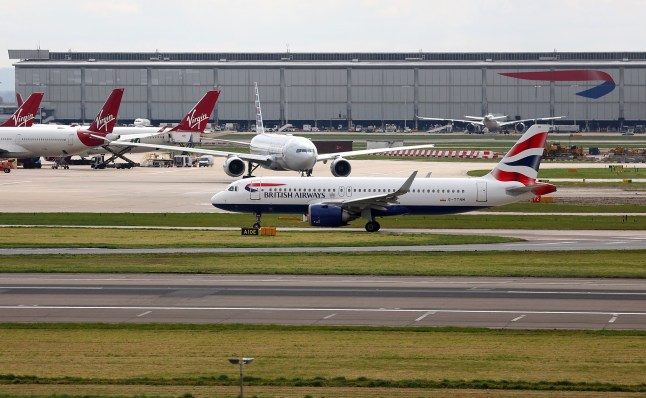 Heathrow and Gatwick ground all flights after issue with air traffic control