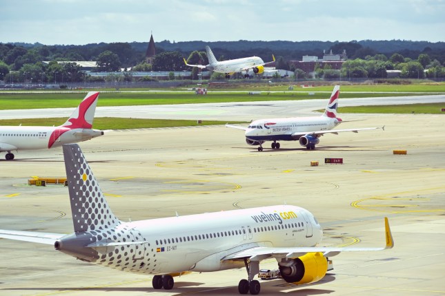 Heathrow and Gatwick ground planes: Your rights if your flight is delayed or cancelled