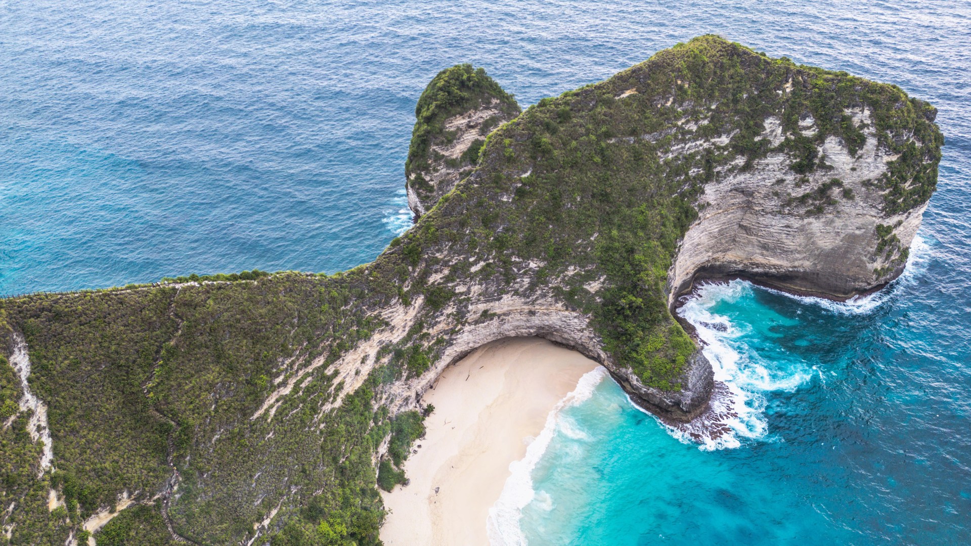 Holidaymaker, 29, dies after plunging down cliff at popular tourist beach on island near Bali