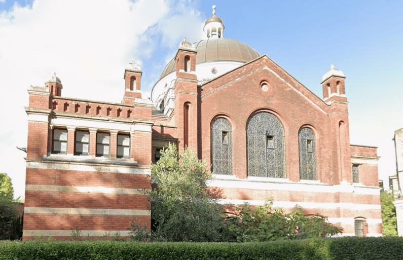 Hooded youths launch fireworks at London synagogue prompting police to increase patrols