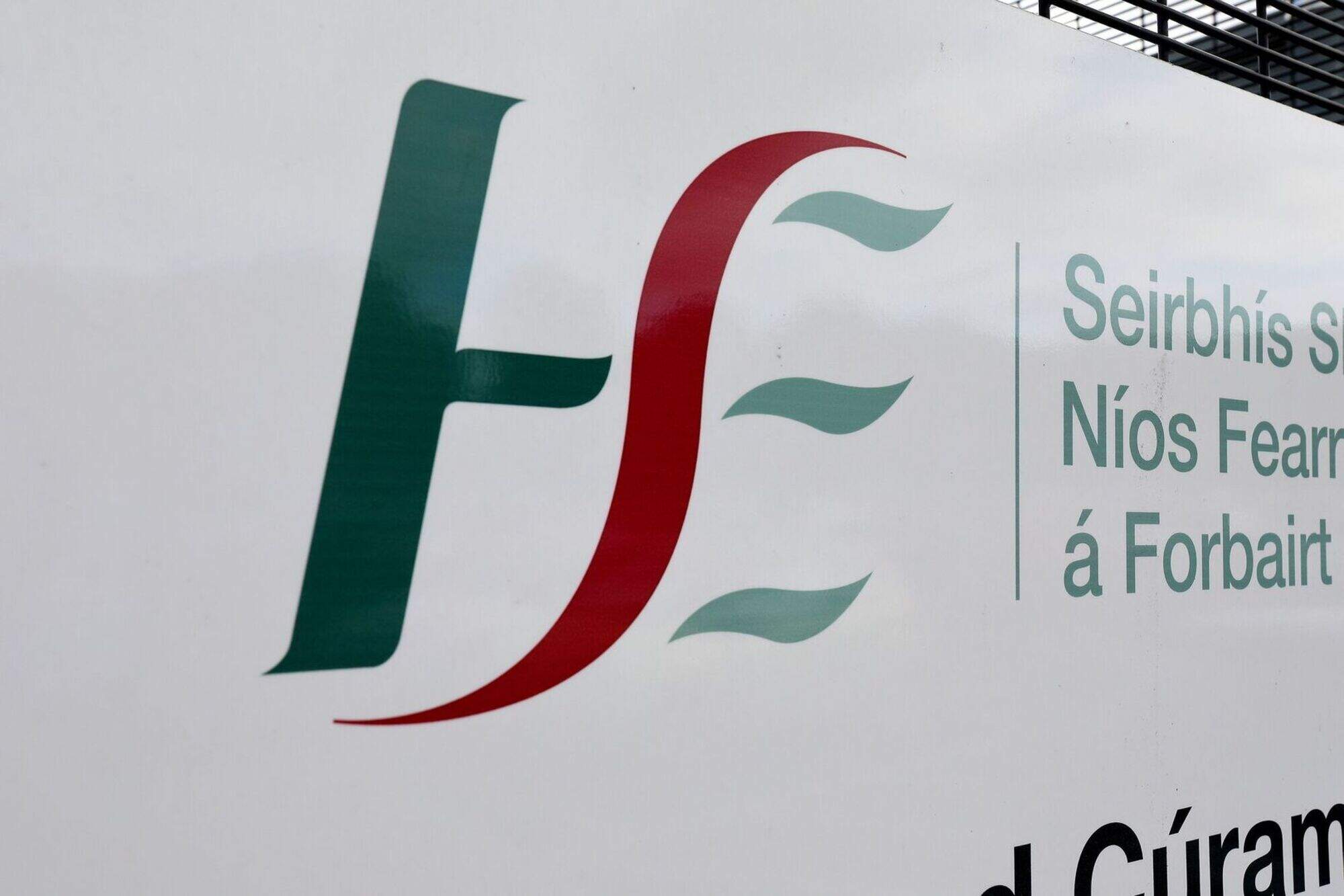 Hospital consultants may take to picket line over public pay amid threat of health service chaos