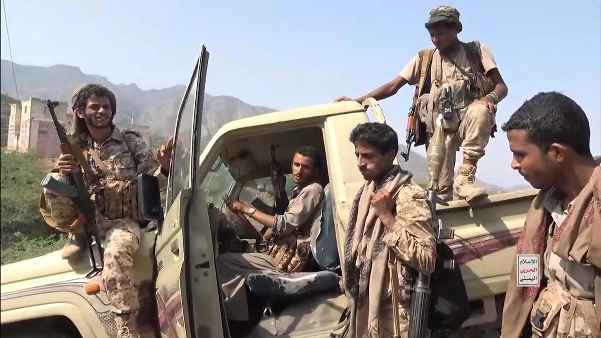 Houthis advance in Yemen, seize two Red Sea islands