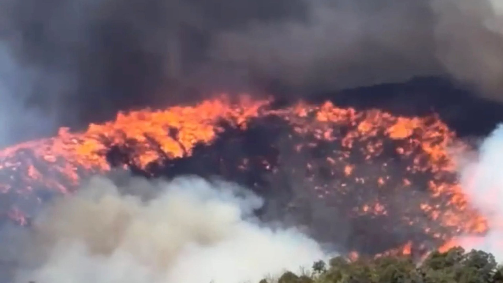 Huge wildfire erupts in Brit holiday hotspot Costa del Sol with 5 helicopters battling inferno & emergency alert issued