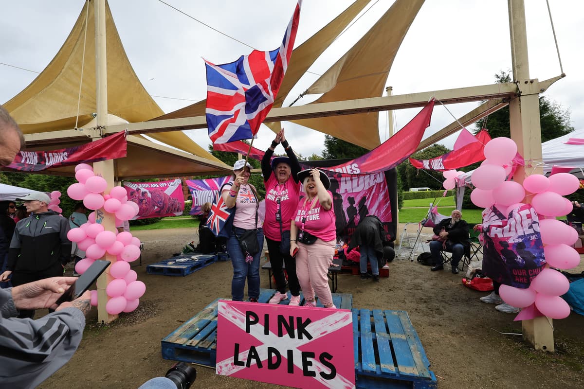 Hundreds at Glasgow Green anti-immigration demonstration and counter protests