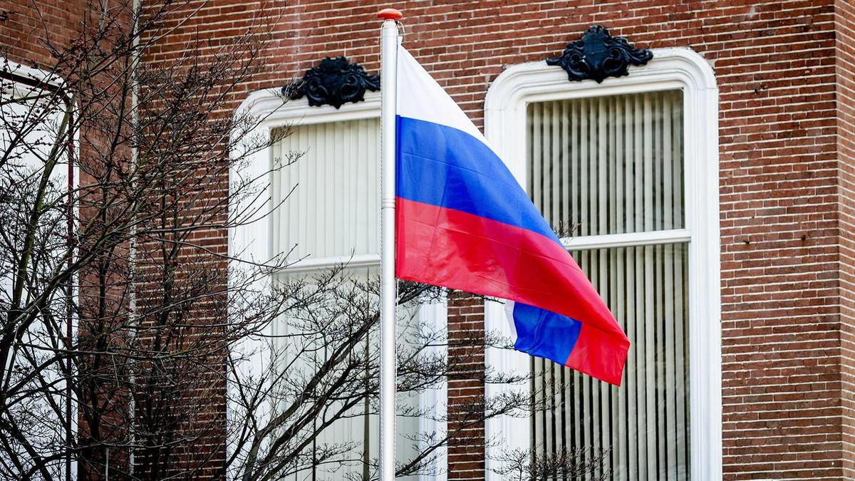 Hungary expels Russian diplomats amid Moscow warning