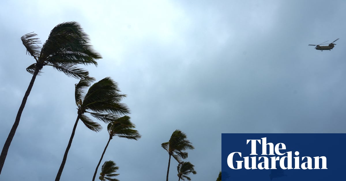 Hurricane Lowell brings threat of floods, mudslides and tornadoes to Hawaii