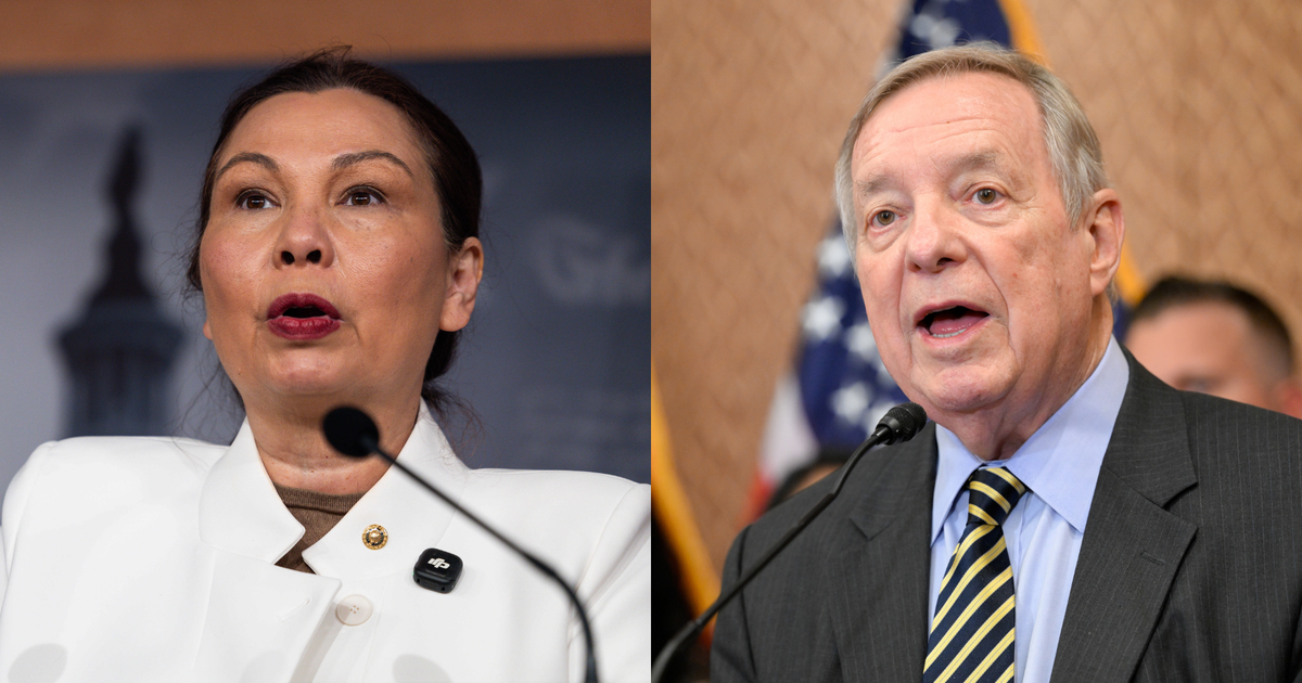Illinois senators blast FAA for holding air traffic controller raises "hostage"