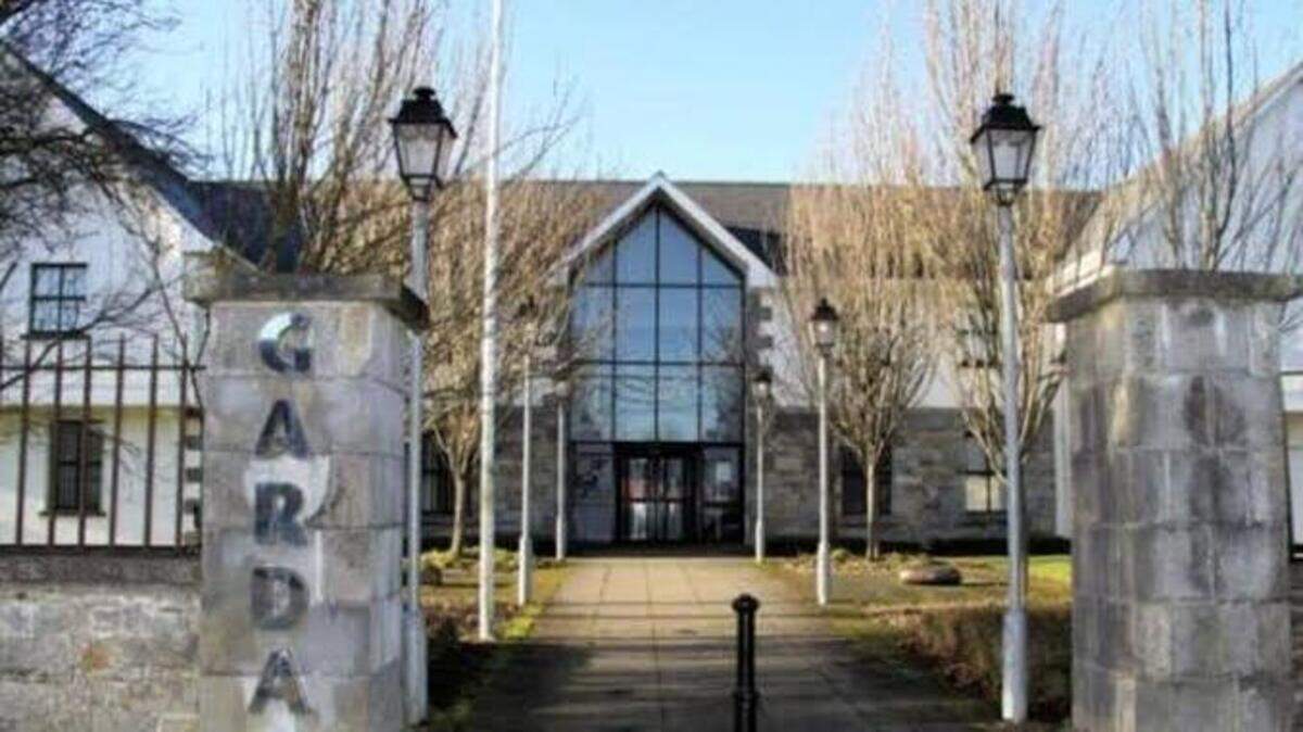 Investigation underway as garda ‘smeared with blood’ by prisoner in midlands garda station
