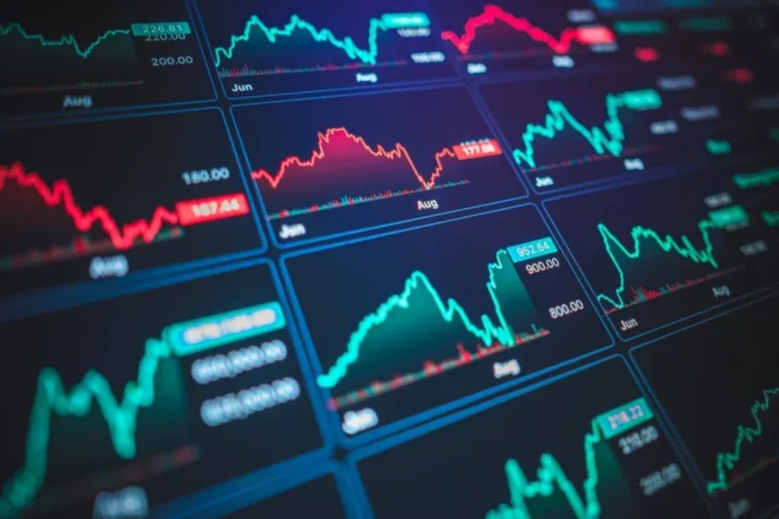 Investors dump UK stocks as Budget rumours compound caution