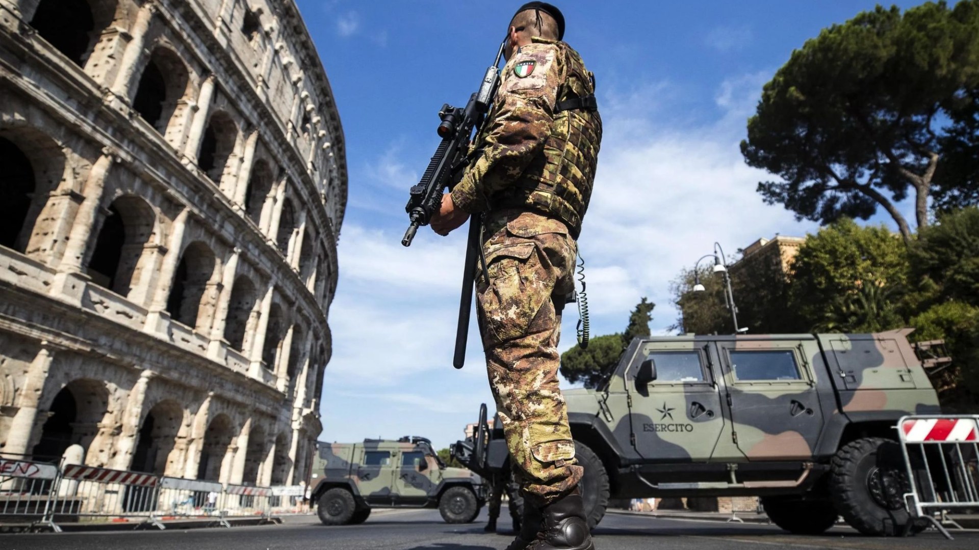 Italy imposes ‘red zone’ around Colosseum after major spike in ‘predatory’ & drug crimes by ‘non-EU’ suspects
