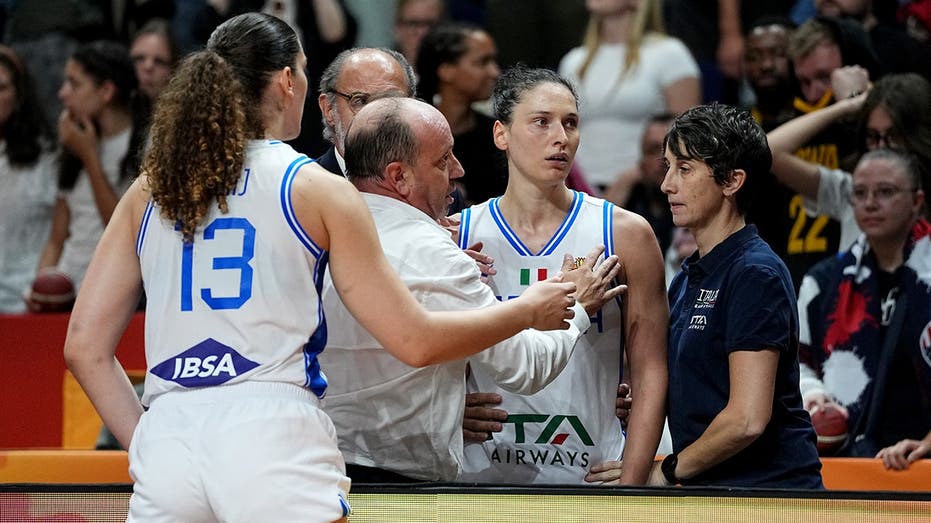 Italy women's basketball star tears into ref after missing game-tying shot vs US in Women's World Cup