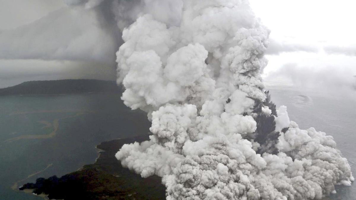 Jakarta airport suspends flights due to volcano ash