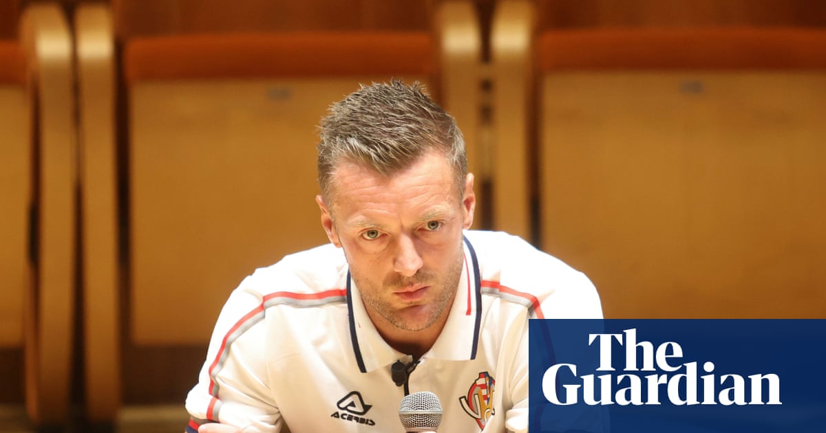Jamie Vardy takes party to Burnley after signing deal with Championship strugglers