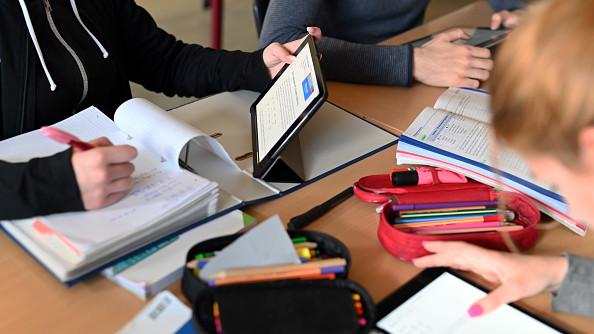 Jason Clare calls for ‘digital detox’ in Australian schools after worst ever reading and maths results