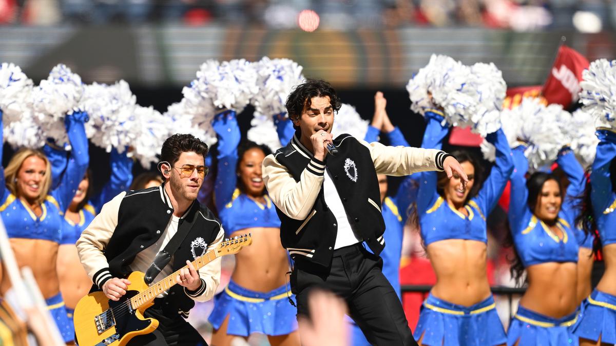 Jonas Brothers NFL Australia halftime show on Channel 7: John Farnham Your The Voice tribute sends crowds wild