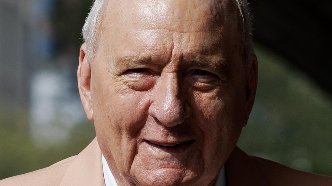 Key witness denies seeing alleged Alan Jones grab at restaurant