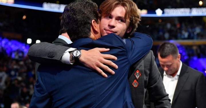 Leafs’ Tavares invites McKenna under his roof