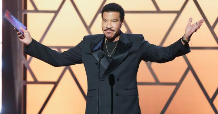 Lionel Richie hospitalized after concert in St. Louis: reports