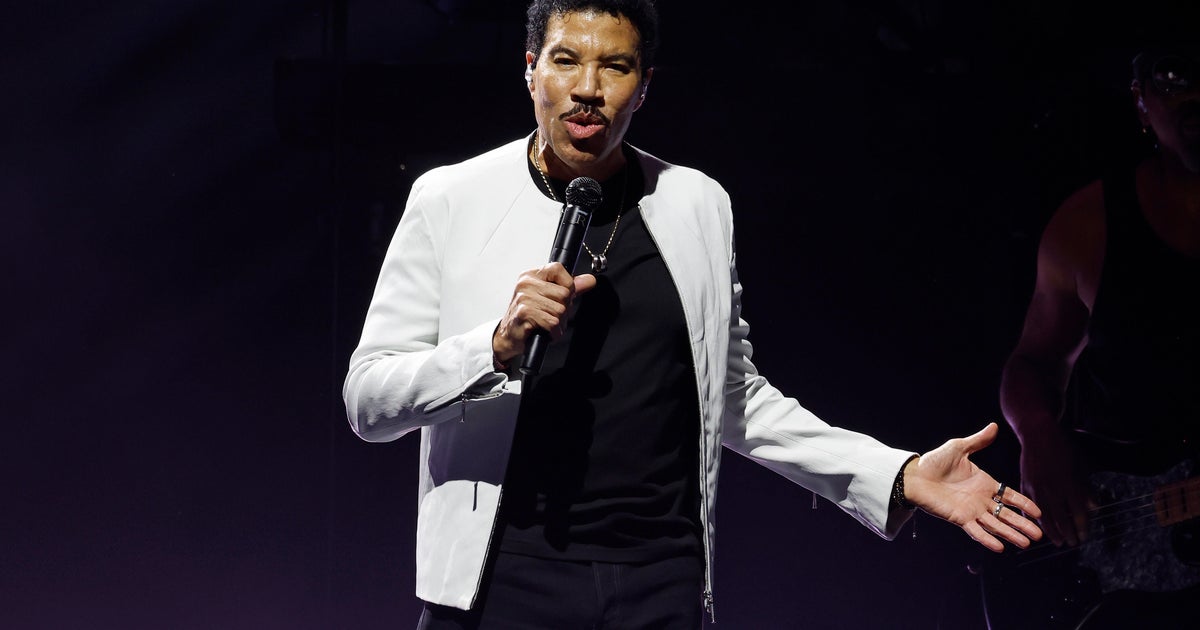 Lionel Richie hospitalized after weekend show in latest health concern