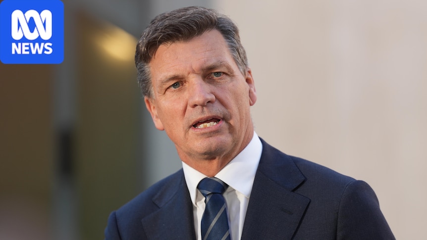 Live: Coalition unveils plan to slash tobacco tax by 80 per cent