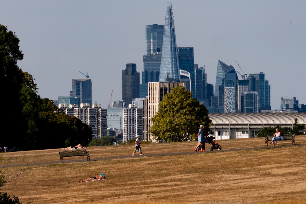 London basks in autumn sun as capital nears 28C in warm spell