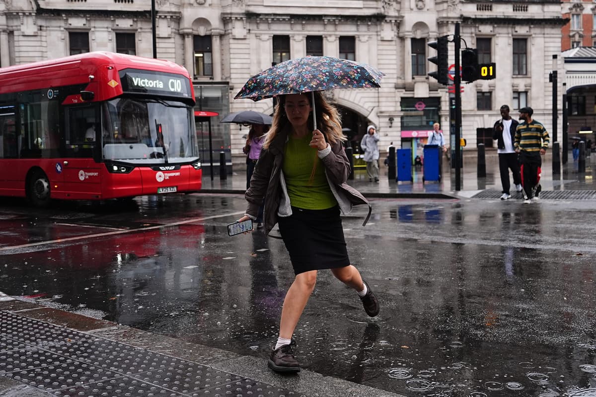 London weather warning as rush-hour commuters face 'certain' rain