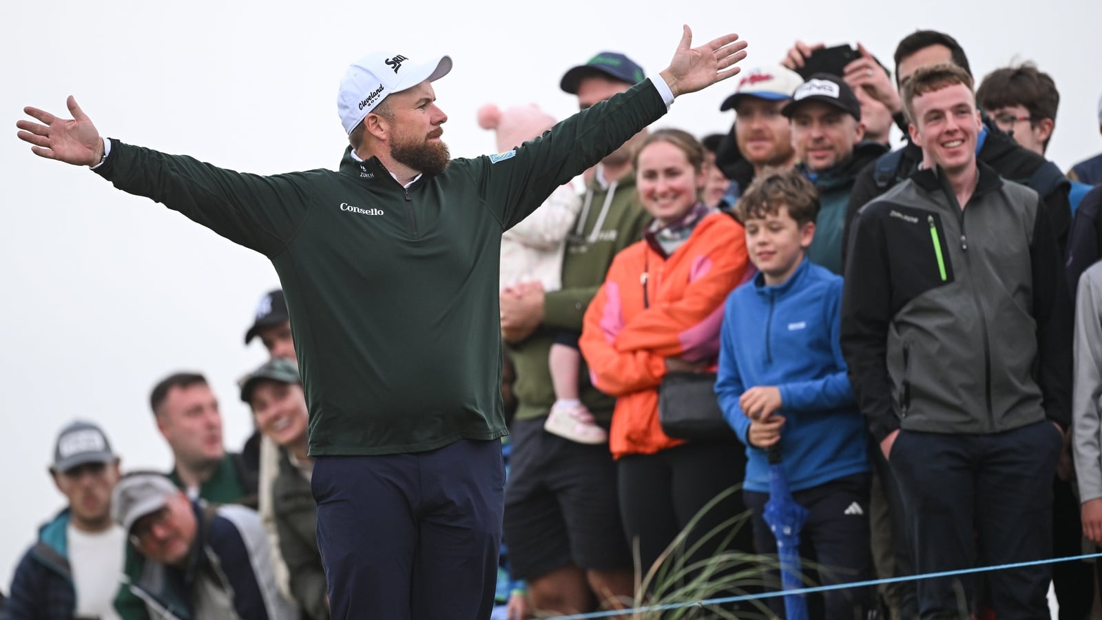 Lowry leads Irish Open by four as putter catches fire