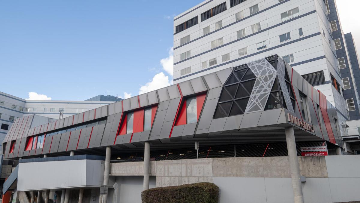 Man allegedly flees arrest by climbing through ceiling of Austin Hospital