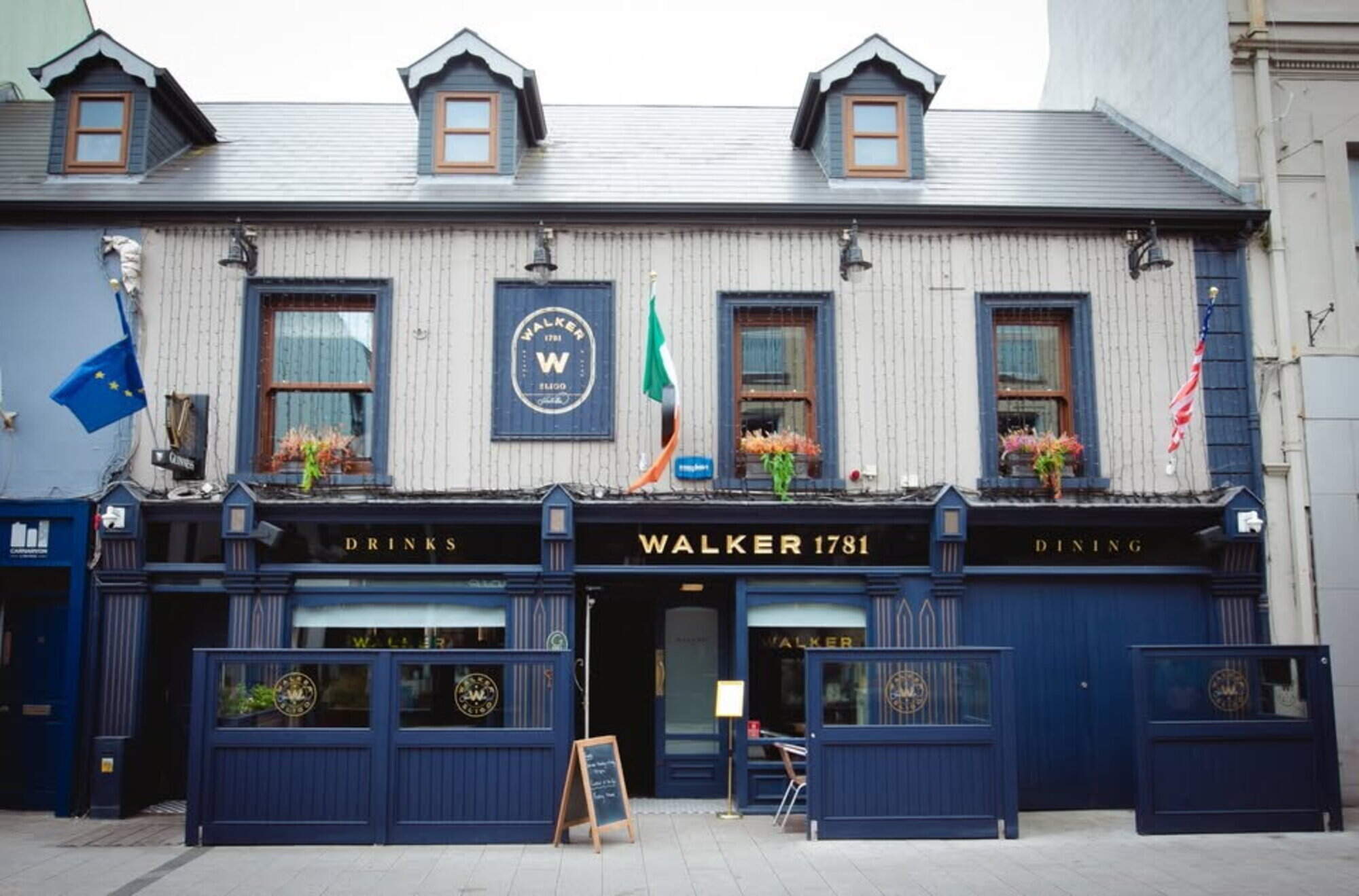 Man jailed for stealing wallet from pub and for assaulting passer by who stopped him fleeing scene