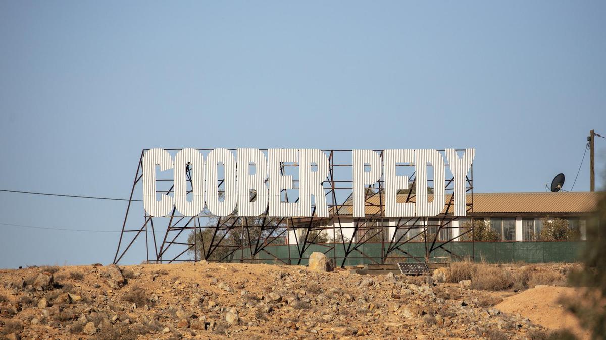 Man’s body found in open-cut mine near Coober Pedy