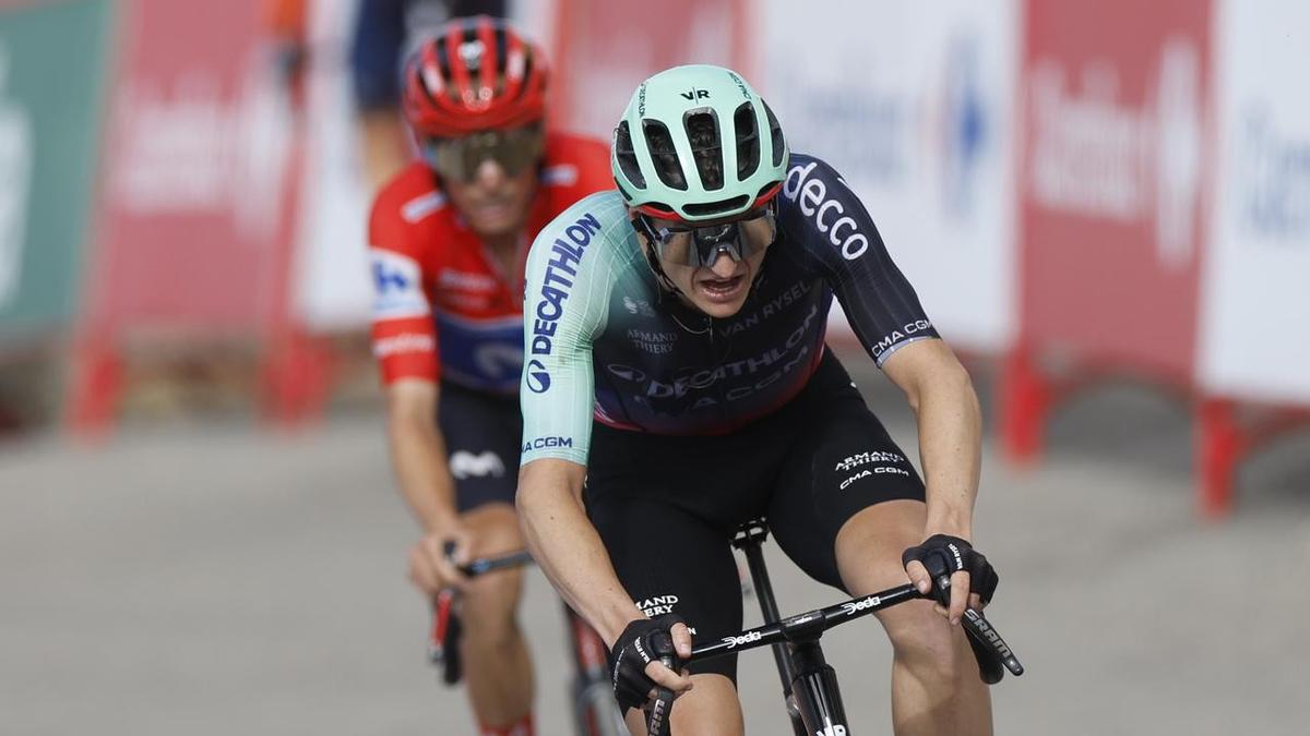 Mas extends Vuelta lead as Sunday's stage is shortened