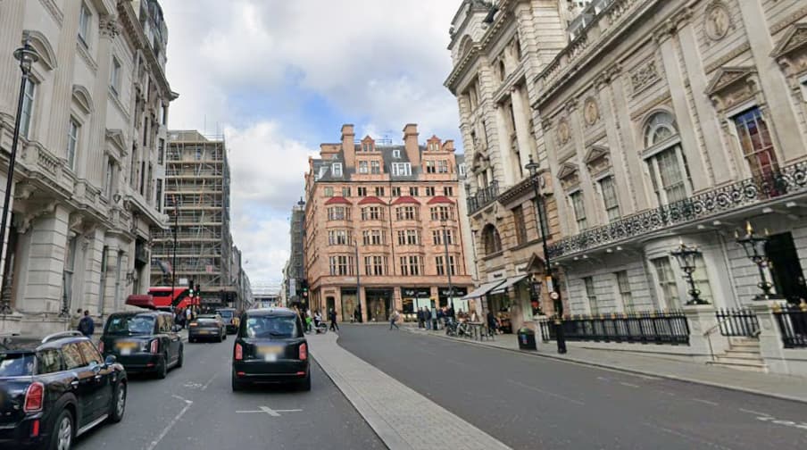 Mayfair restaurant where ‘man had throat slashed’ can stay open