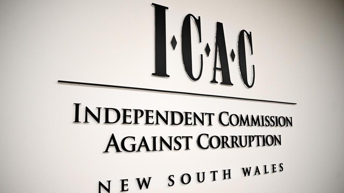 Mayor alleges blackmail plot at corruption hearing