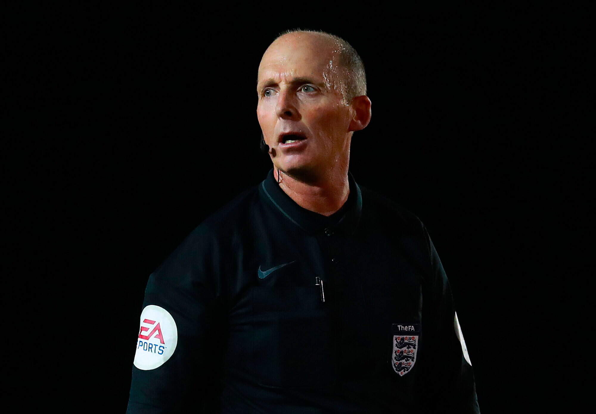 Mike Dean ‘in fantasy land’ over claims of referees’ games — Keith Hackett