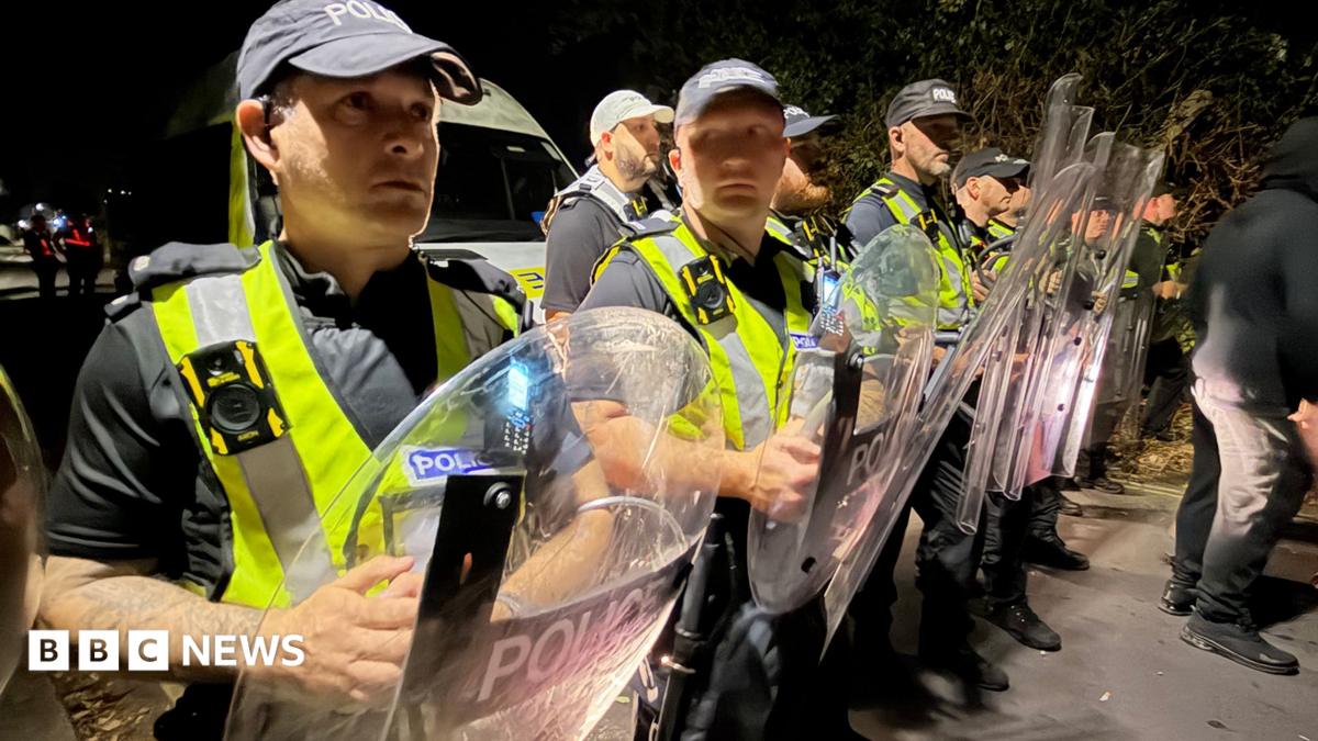 Minister condemns disorder at Portsmouth anti-migrant protest after police officers hurt